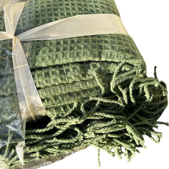Throw blanket, green,  50” W x 59” L - Picture 1 of 5